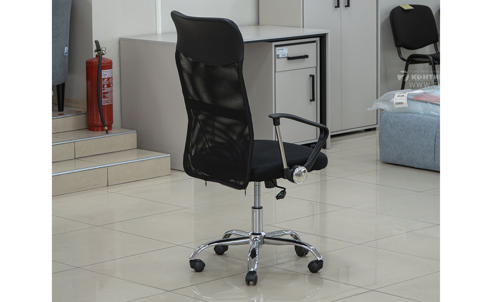 Офісне крісло Стілець офісний Свіфт чорний - фото 4