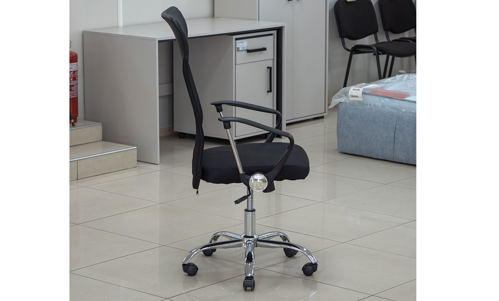 Офісне крісло Стілець офісний Свіфт чорний - фото 3