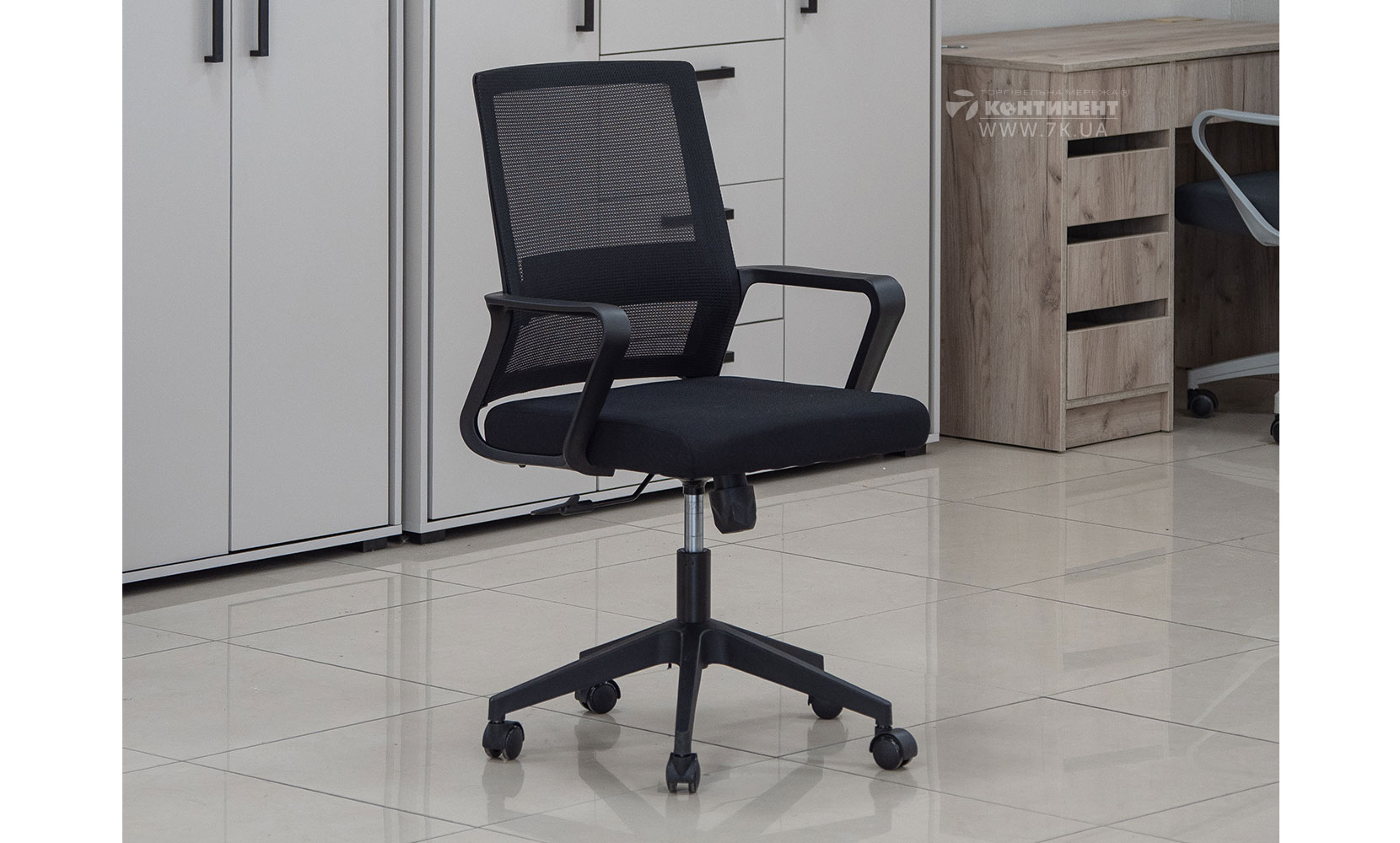 Офісне крісло Стілець офісний Байт чорний - фото 1