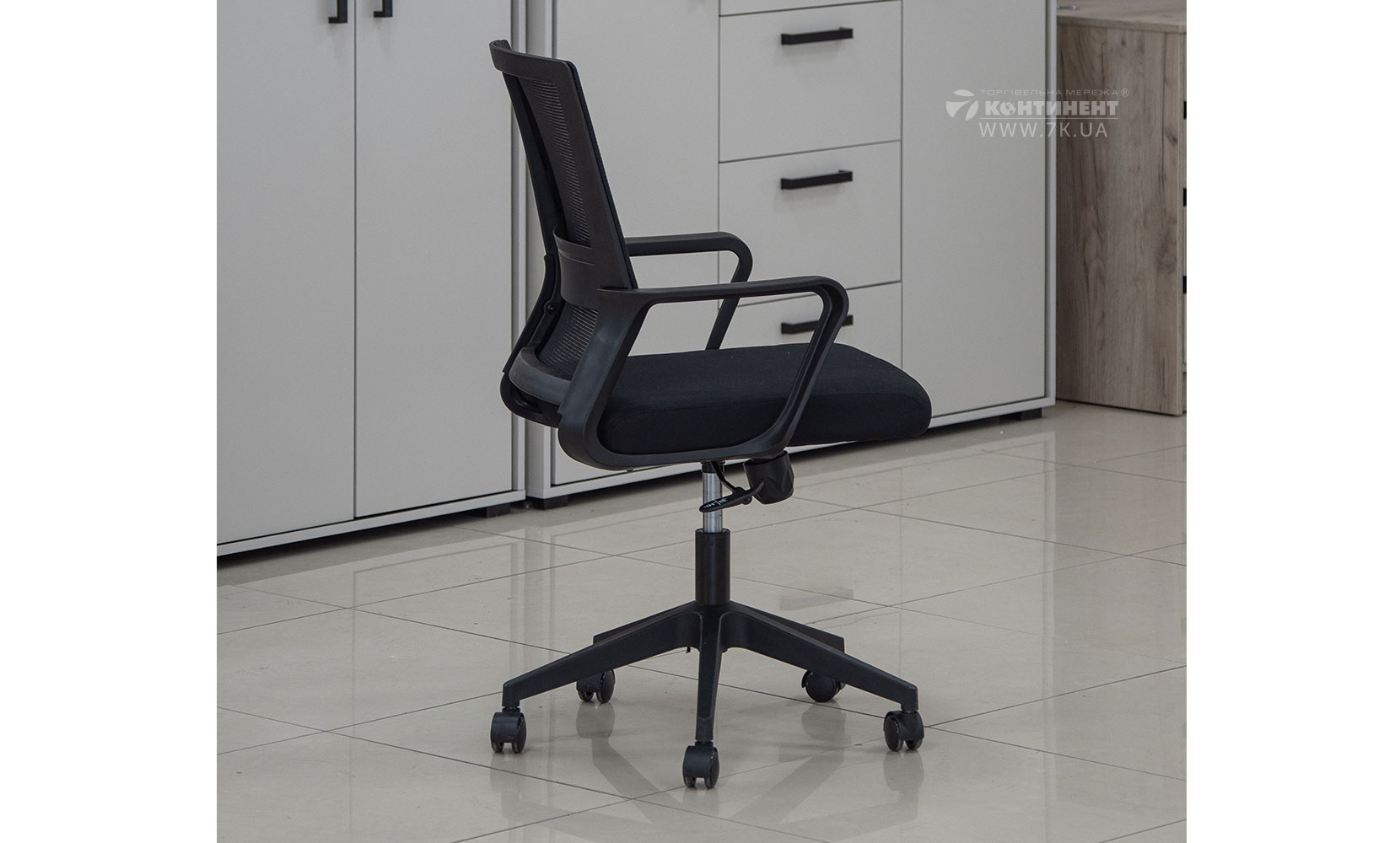Офісне крісло Стілець офісний Байт чорний - фото 3